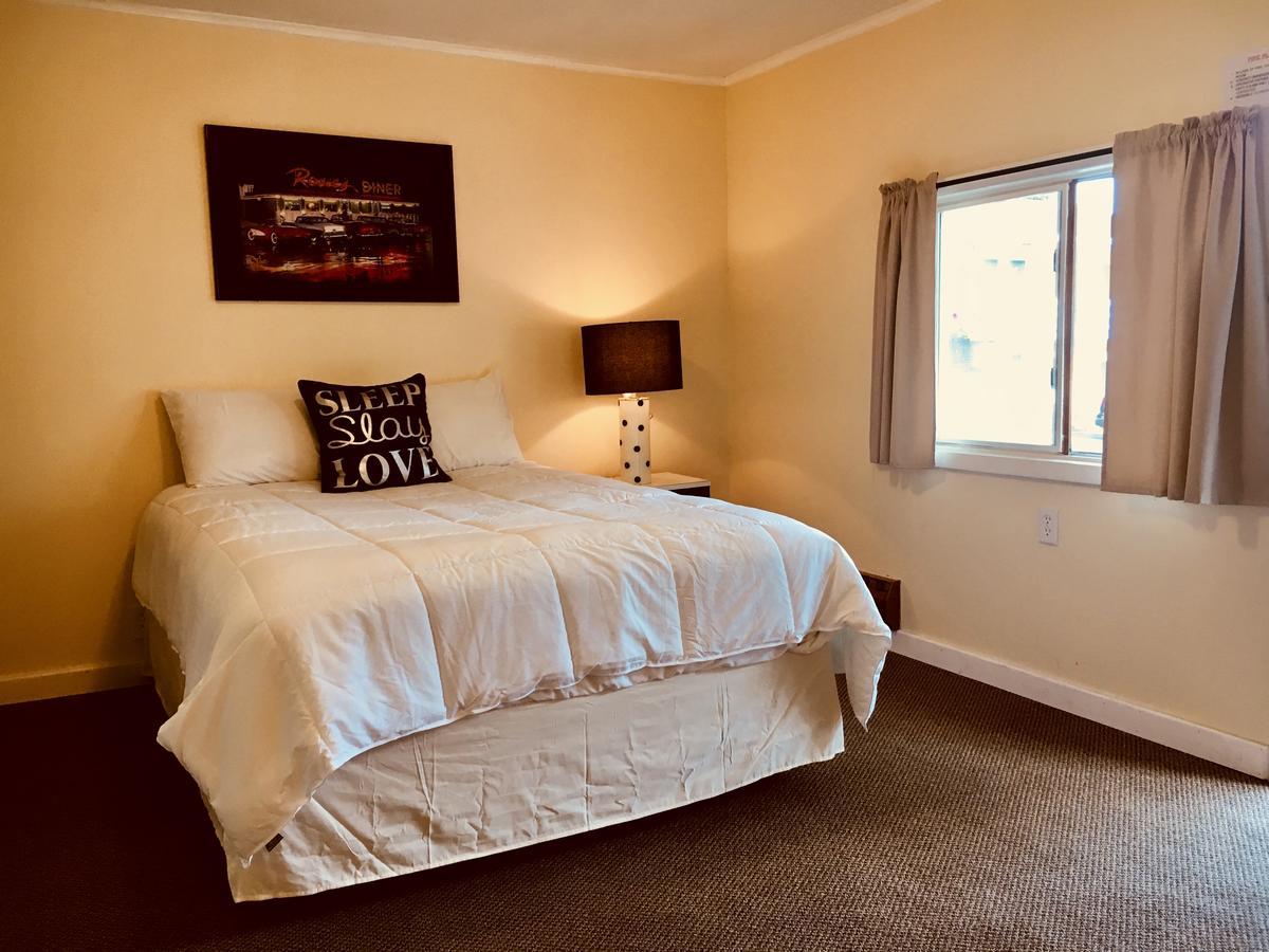 Acre Motel 2*